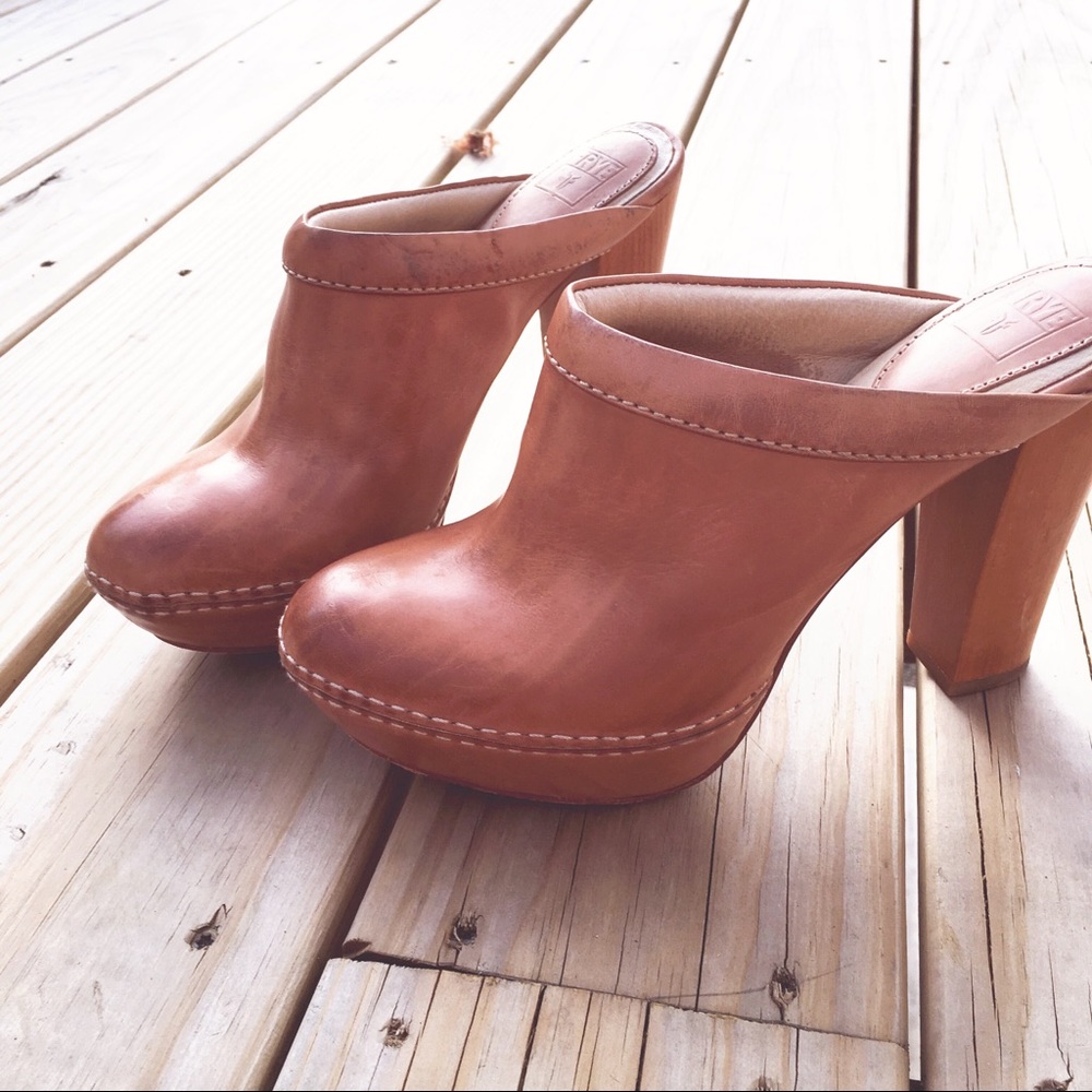 SALE ❤️❤️❤️ UGC Frye Natasha Clog Mules Heels